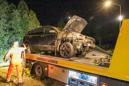 Auto te water aan Kievitsweg in Almere