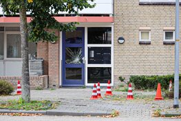 Portiekdeur beschoten in Almere