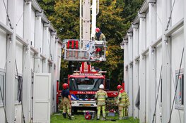 Dak van het AZC stort in in Almere