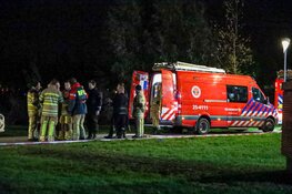 Winkeldief probeert zich in vijver te verschuilen, aangehouden met nat pak