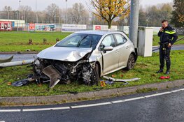 Auto gecrasht op Oosterdreef in Almere