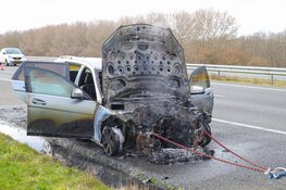 Auto in brand op A27 bij Almere