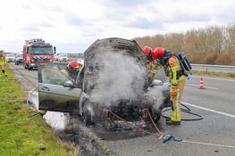 Auto in brand op A27 bij Almere
