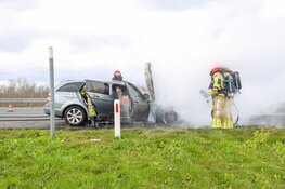 Auto in brand op A27 bij Almere