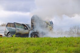 Auto in brand op A27 bij Almere