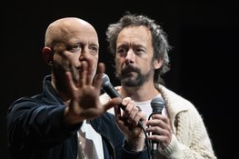 Dood Paard maakt stand-up!  TWOMANSHOW: ontregelend, hilarisch, filosofisch en fysiek