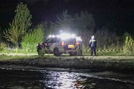Politie zoekt in Naarden en op strand in Almere naar urgente vermissing