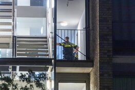 Explosie op galerij van flat in Almere