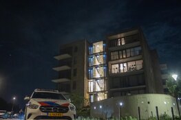 Explosie op galerij van flat in Almere