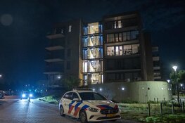 Explosie op galerij van flat in Almere