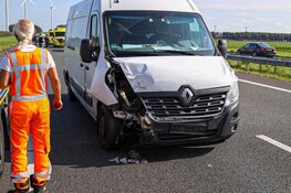 Auto slaat over de kop na aanrijding A27