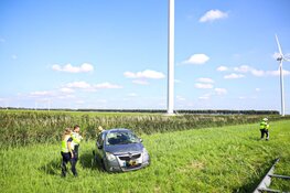 Auto slaat over de kop na aanrijding A27