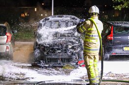 Auto door brand verwoest aan Frankrijkkade