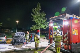 Auto door brand verwoest aan Frankrijkkade