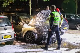 Auto door brand verwoest aan Frankrijkkade