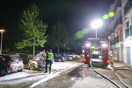 Auto door brand verwoest aan Frankrijkkade