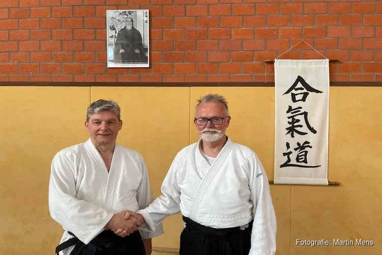 Een Feestje. De verenigingen Aikido-Almere en Aikidojo Almere gaan fuseren