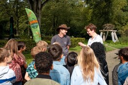 Wethouder Bosch bezoekt eerste Stad & Natuurles van het nieuwe schooljaar