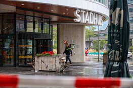 Stadhuis Almere ontruimd vanwege verdacht pakketje