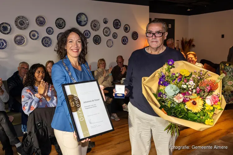 Erepenning voor onvermoeibare vrijwilliger Johan de Visser