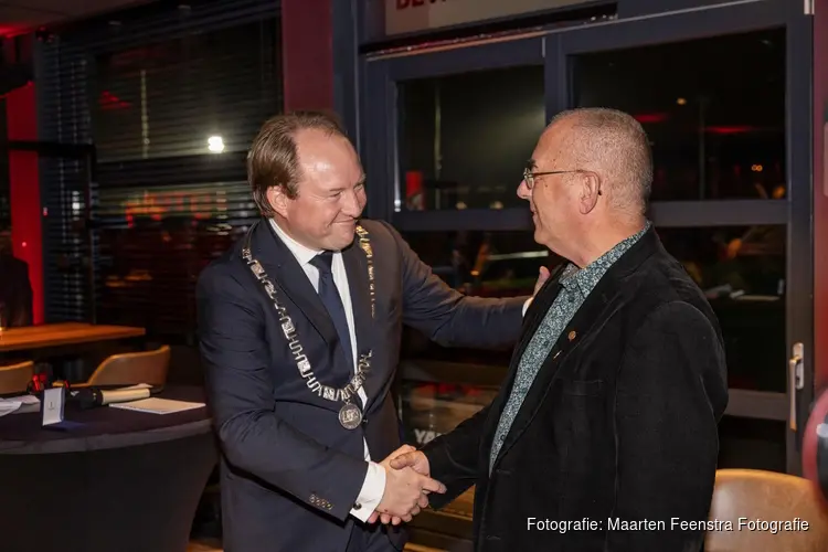 Erepenning voor Robert Mienstra voor zijn inzet voor Almere