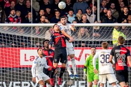 Ajax heeft lek nog lang niet boven na gelijkspel bij Almere City FC