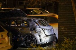 Groot politieonderzoek bij autobrand in Almere