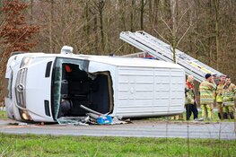 Ongeval op Waterlandseweg in Almere: pakketbezorger op de kant