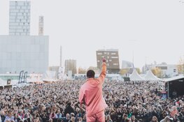 Vier Bevrijdingsdag in Almere Centrum tijdens de 31e editie van het Bevrijdingsfestival Flevoland