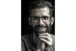 Geluksbrenger verbeeldt hardlooptocht van 72 marathons in theaterstuk