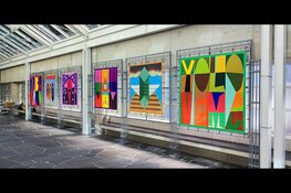 Kleurrijke EXPO in de B-Passage van gemeentehuis Almere