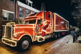 Groot feest in Almere bij de Vomar Kersttruck met gratis kerstpakketten en sneeuw