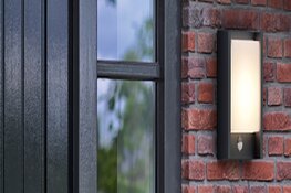 Almere verlichten: De perfecte buitenverlichting met buitenlamp met sensor en railverlichting van Meerdanlicht.nl