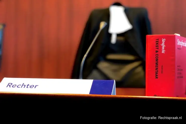 Anderhalf jaar cel voor ex-politieagent vanwege lekken vertrouwelijke informatie