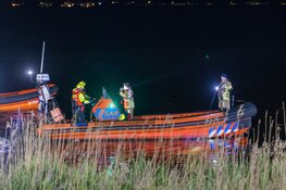 Hulpdiensten zeer groots ingezet voor voertuig te water op Gooimeer