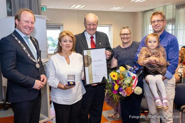Erepenning van Almere uitgereikt aan John de Bruijn