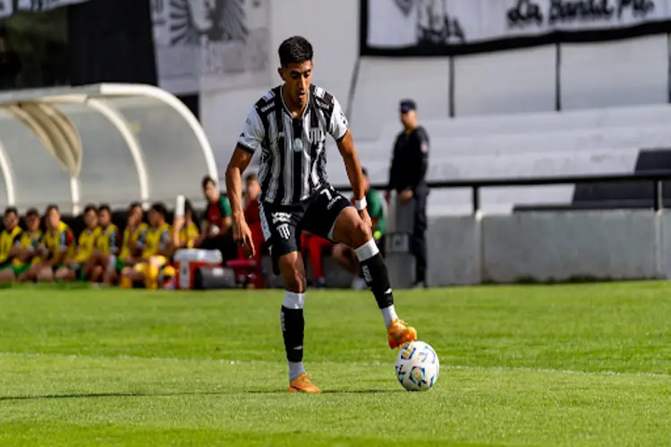 Ontdek hoe het verbod op sponsoring door online gokbedrijven het Nederlandse voetbal flink raakt