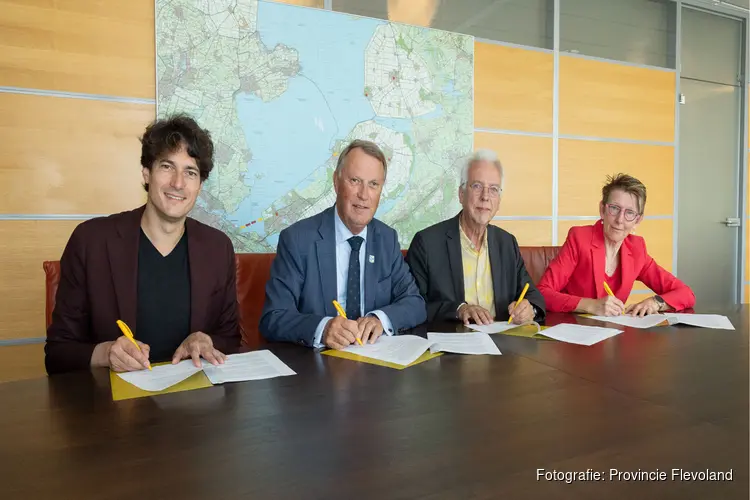 Ondertekening luidt samenwerking voor Doorfietsroute Almere – Lelystad in
