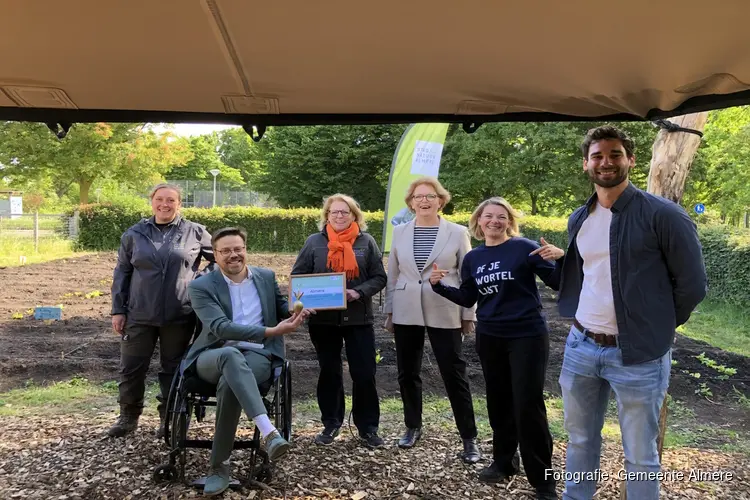 Almere wint Gouden Wortel voor schooltuinproject