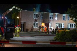 Brand na flinke explosie in woning Almere