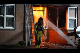 Brand na flinke explosie in woning Almere