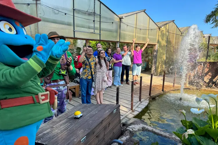 A-Jay opent A-Jay's Spetterpret in Almere Jungle met confettiregen: "Water is leven!"