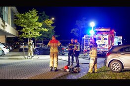 Flat deels ontruimd vanwege brandende auto
