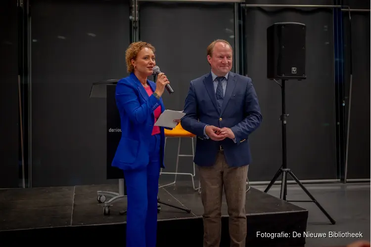 Taalstrijd met een knipoog: doe mee aan het Almeers Dictee 2025