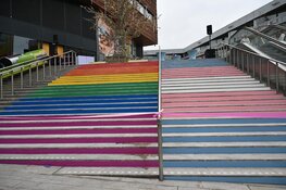 Almere onthult Regenboogtrap: symbool van acceptatie en zichtbaarheid