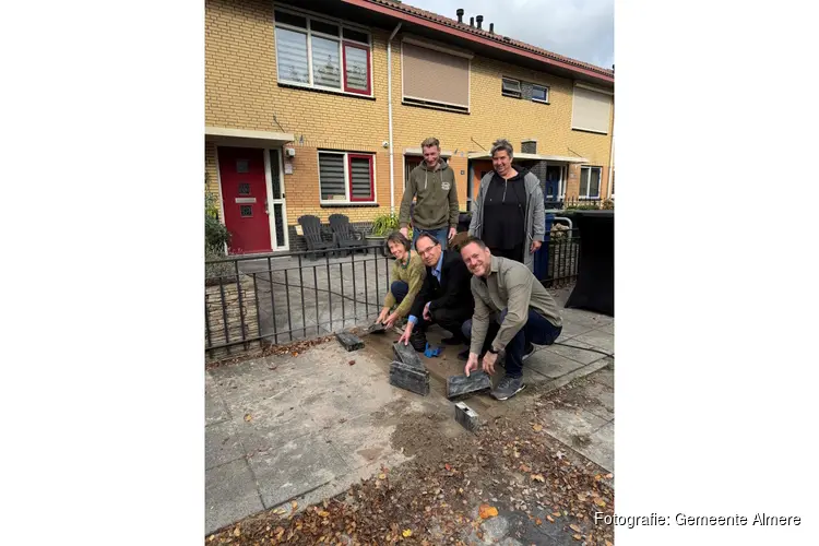 Eerste kabelgoottegel geplaatst uit proef elektrisch laden uit de eigen meterkast