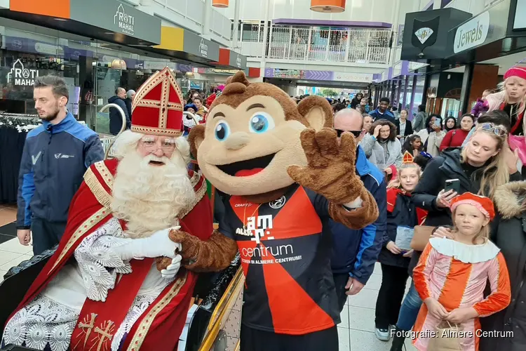 Sintparade in Almere Centrum