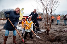 Feestelijke start aanplant duinlandschap Almeerderstrand