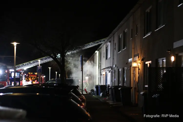 Gewonde en schade na explosie en uitslaande brand bij woning in Almere