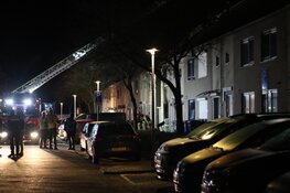 Gewonde en schade na explosie en uitslaande brand bij woning in Almere